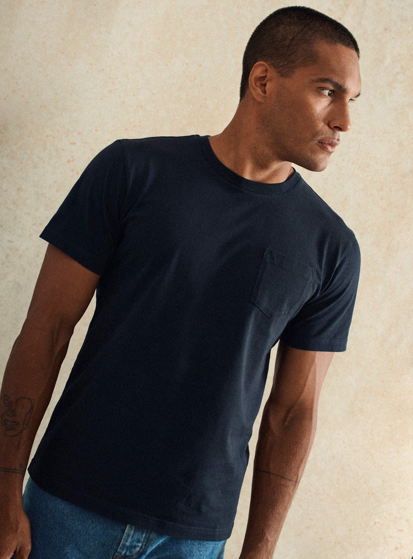 Mitch | Camiseta de Sencillez y Estilo