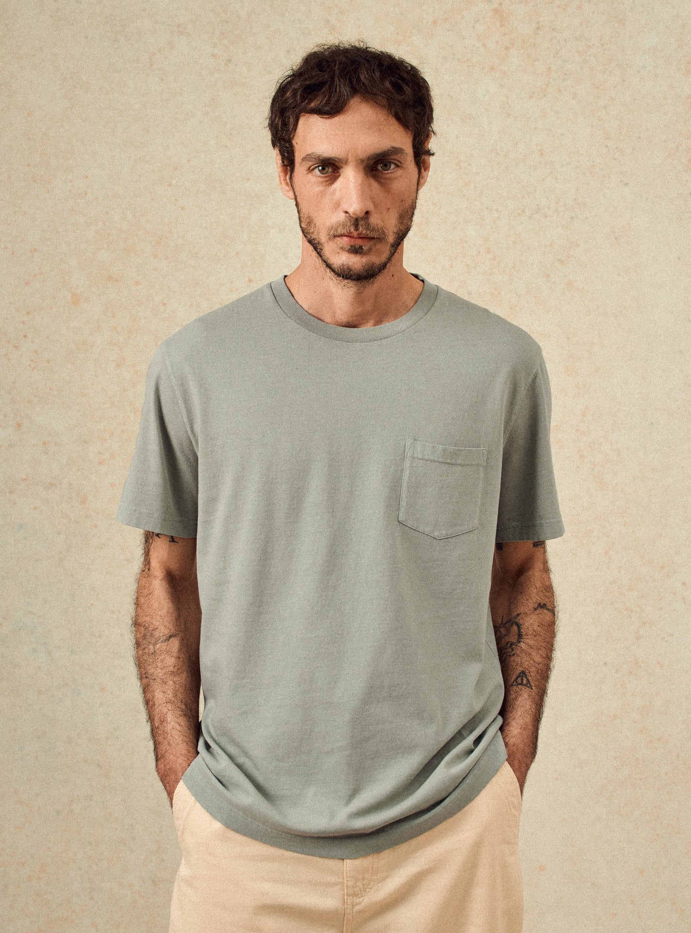 Mitch | Camiseta de Sencillez y Estilo