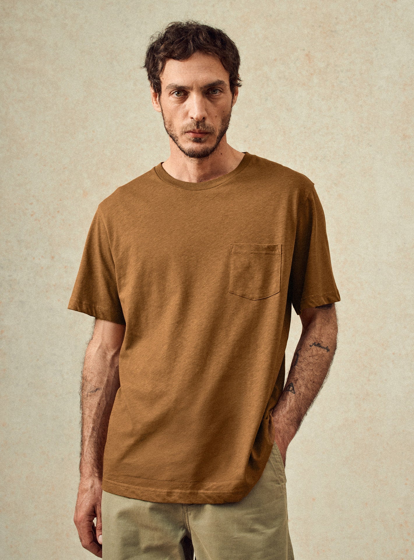 Mitch | Camiseta de Sencillez y Estilo